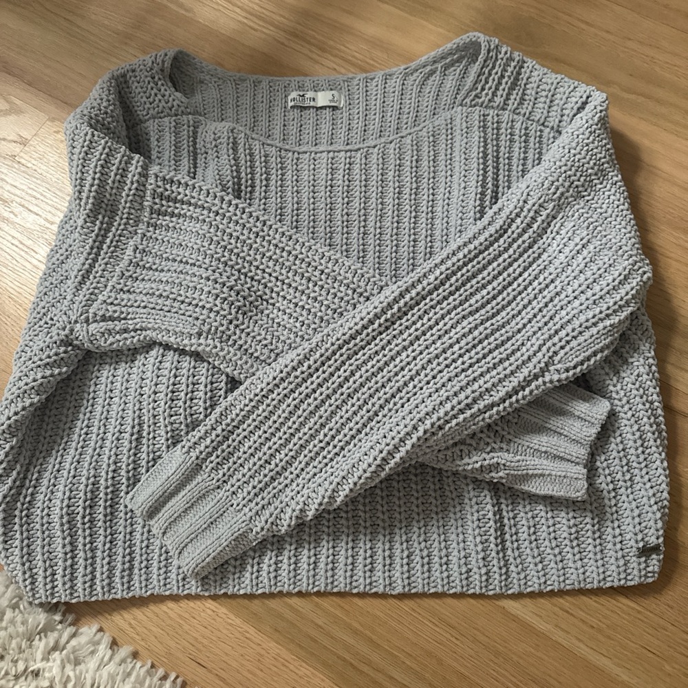 Hollister Light Gray Crew Neck Chunky Knit Sweater